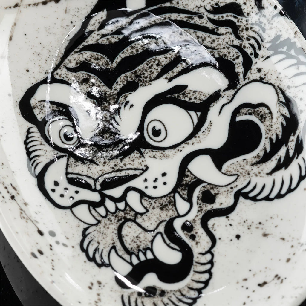 Chinese Fierce Tiger Porcelain Jewelry Tray - Black